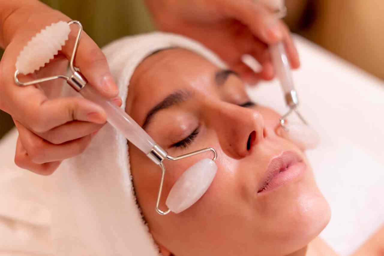 Face curler 101: Facial rolling advantages for pores and skin and  do it