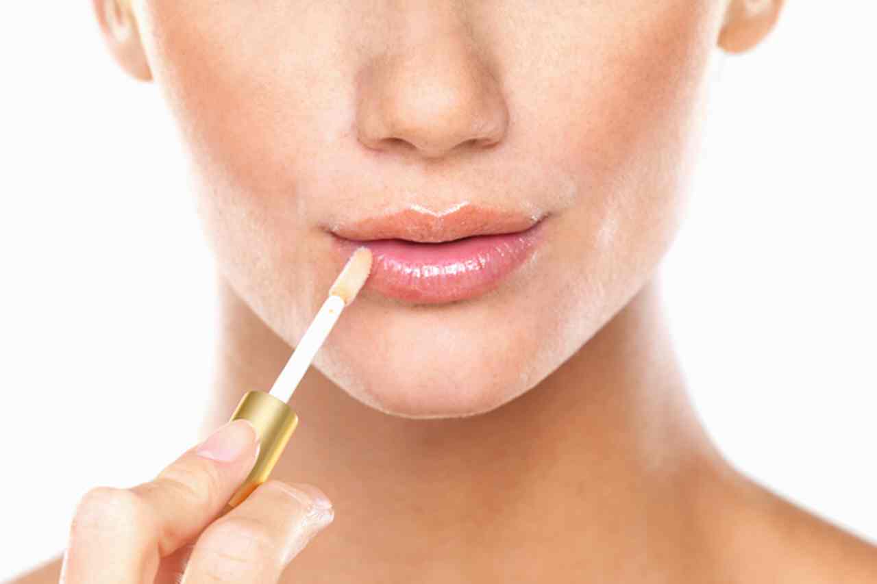 Lip oils: 5 advantages and the way they nourish, defend and repair dry lips