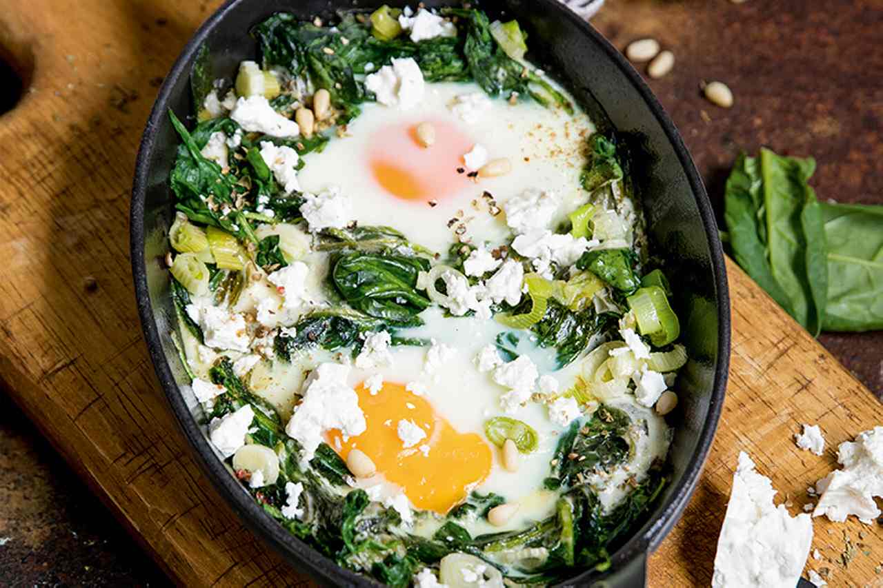 Straightforward Inexperienced Shakshuka with Spinach and Feta Cheese