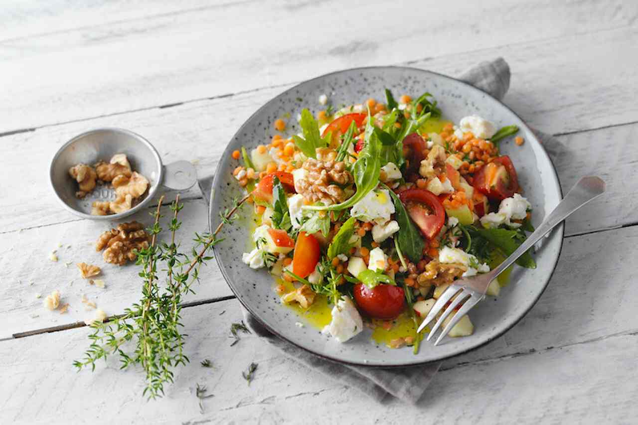 Fast and straightforward pink lentil salad with apple, feta and rocket