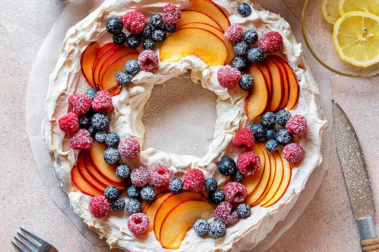 Pavlova Wreath Topped with Contemporary Summer season Fruits