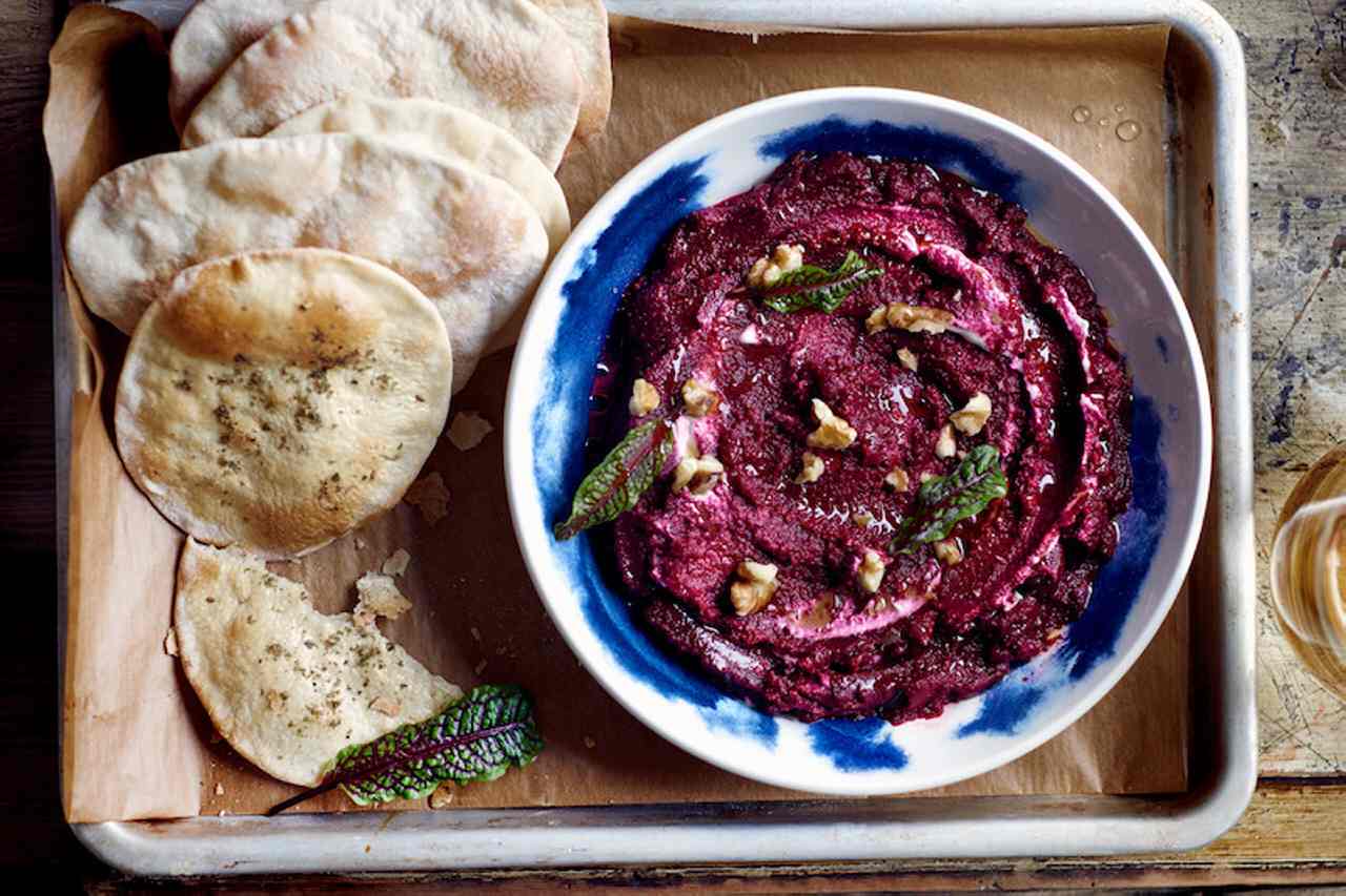 Beetroot dip with walnuts and flatbread