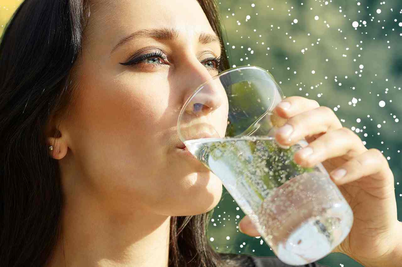 Here is What Occurs to Your Physique When You Drink Seltzer, Based on Dietitians