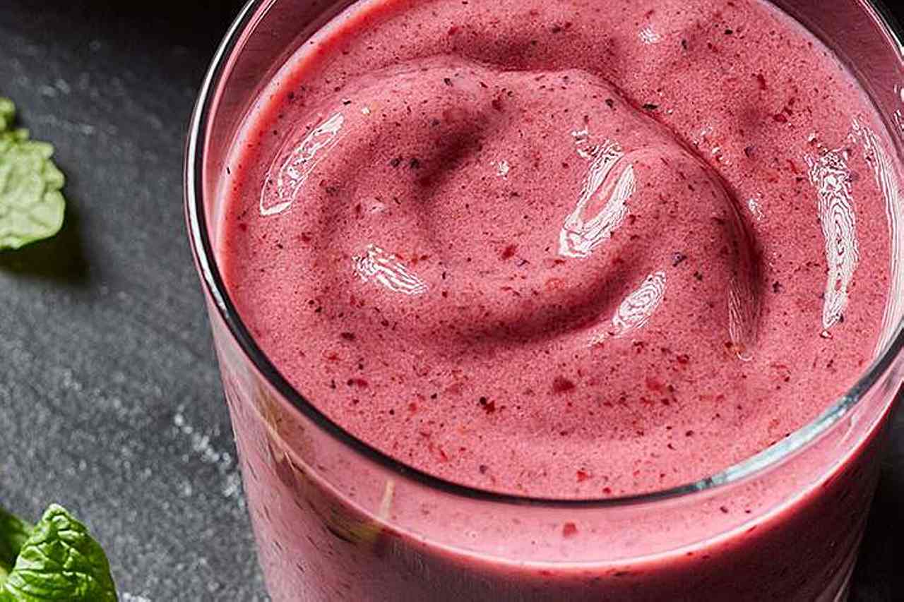 Berry-Mint Kefir Smoothies