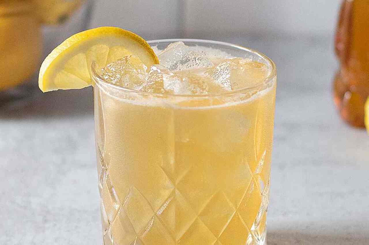 Bourbon & Honey Gold Rush Cocktail